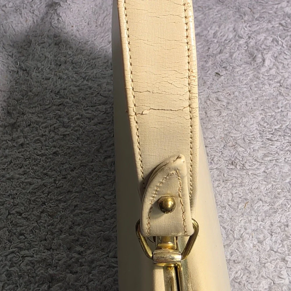 Triangle New York‎ Vintage MCM Handbag Leather Lined Cream Gold Kiss Lock